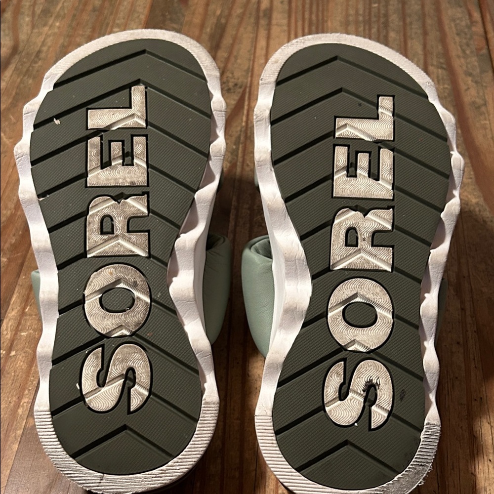 Sorel Women's Sandals - moss green size 8 excellent condition